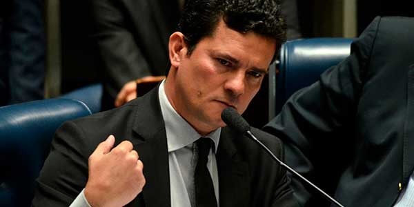 Sergio Moro investiga e-mail que solicitava R$ 700 mil para libertar Bendine